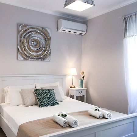 Alekas Harbour House Villa Kassiopi Bagian luar foto